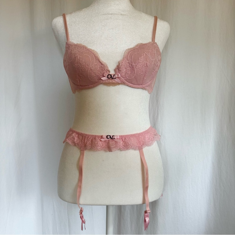 La Perla pink lingerie set, bra and garter belt, size 32 M